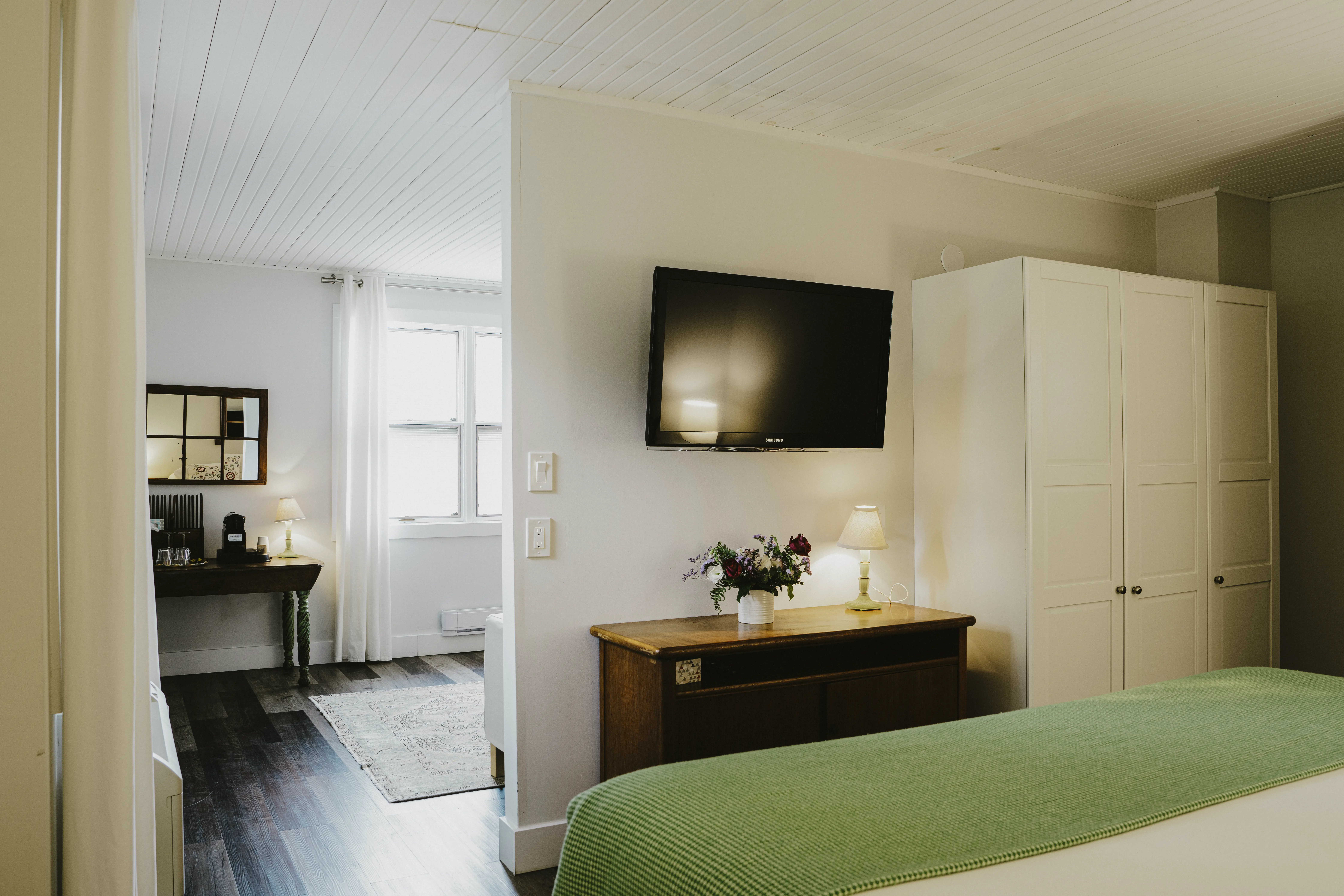 Deluxe King at The Kent Motel