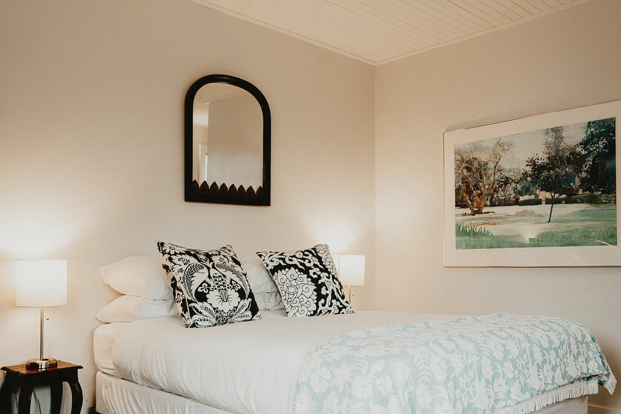 Premium Single Queen room at The Kent Motel