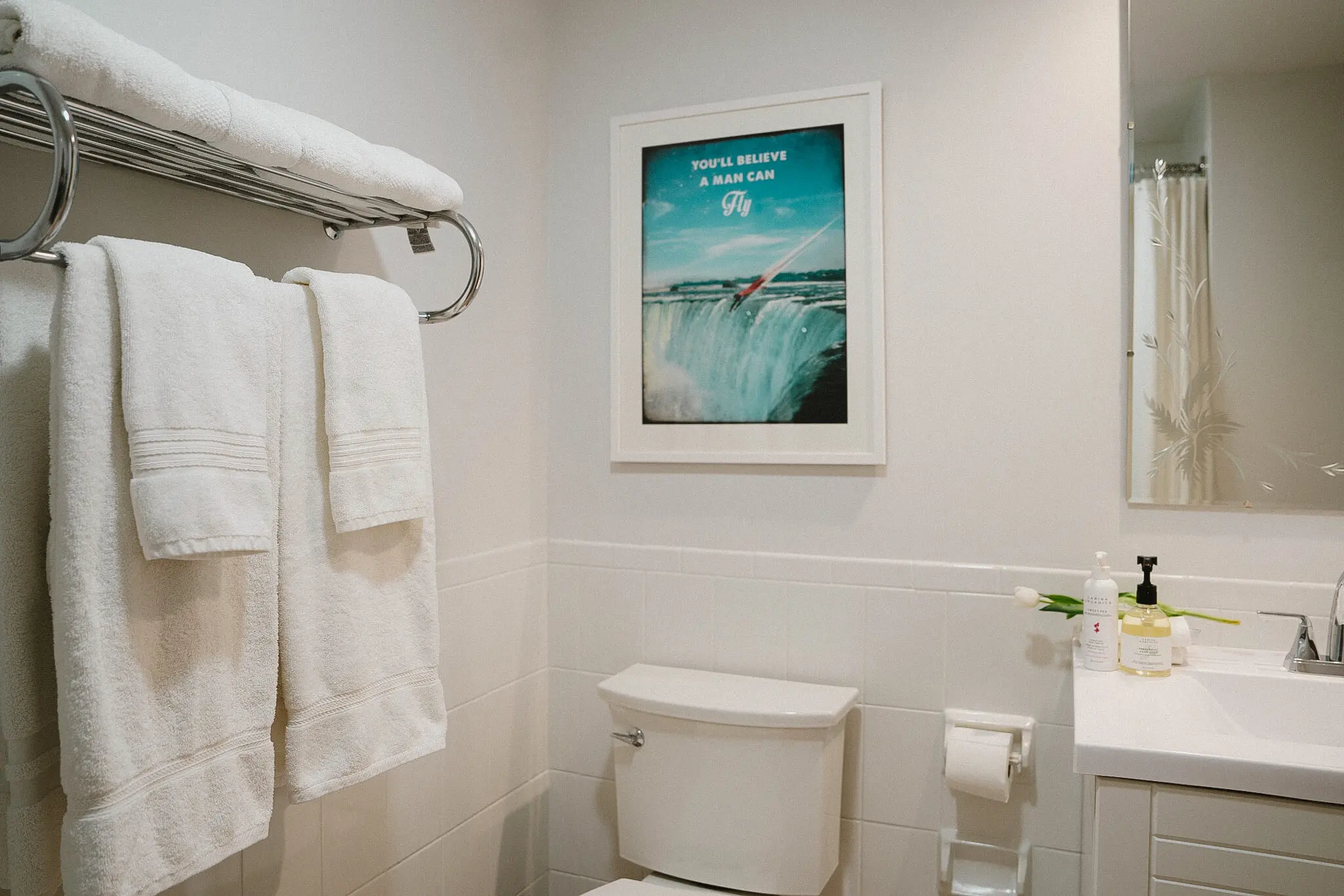 Premium Single Queen room at The Kent Motel