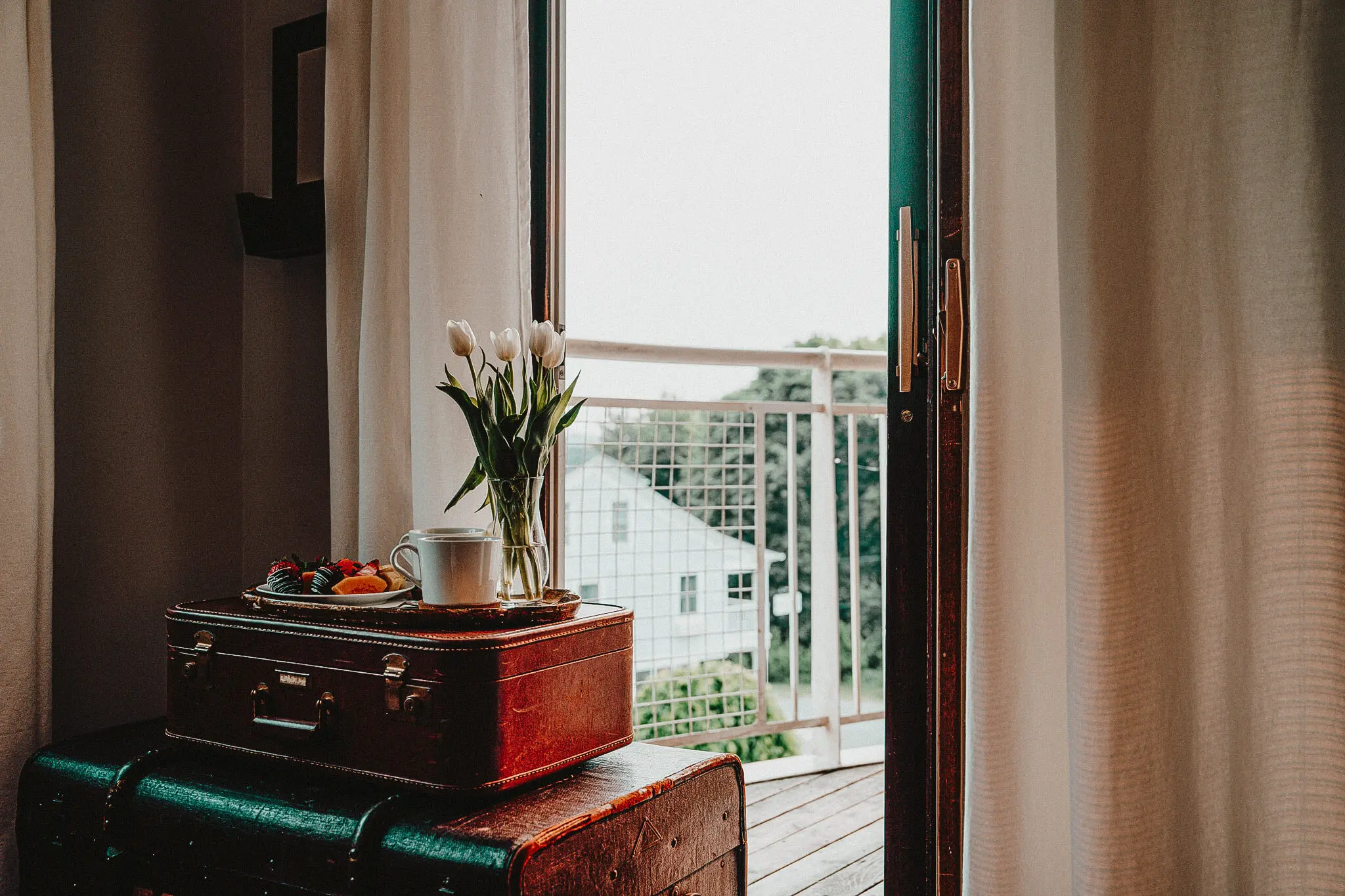 Premium Single Queen room at The Kent Motel