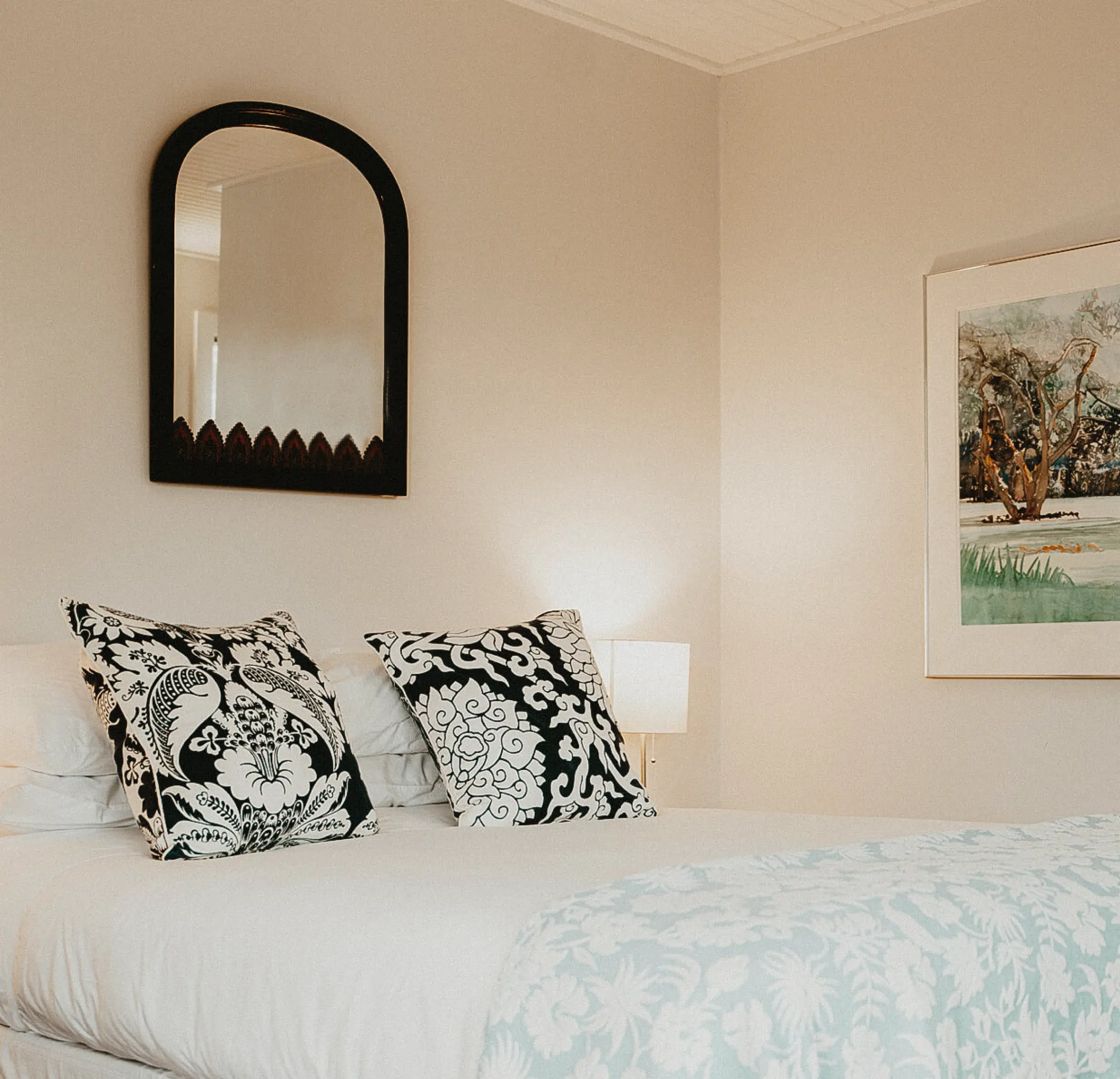 Premium Single Queen room at The Kent Motel