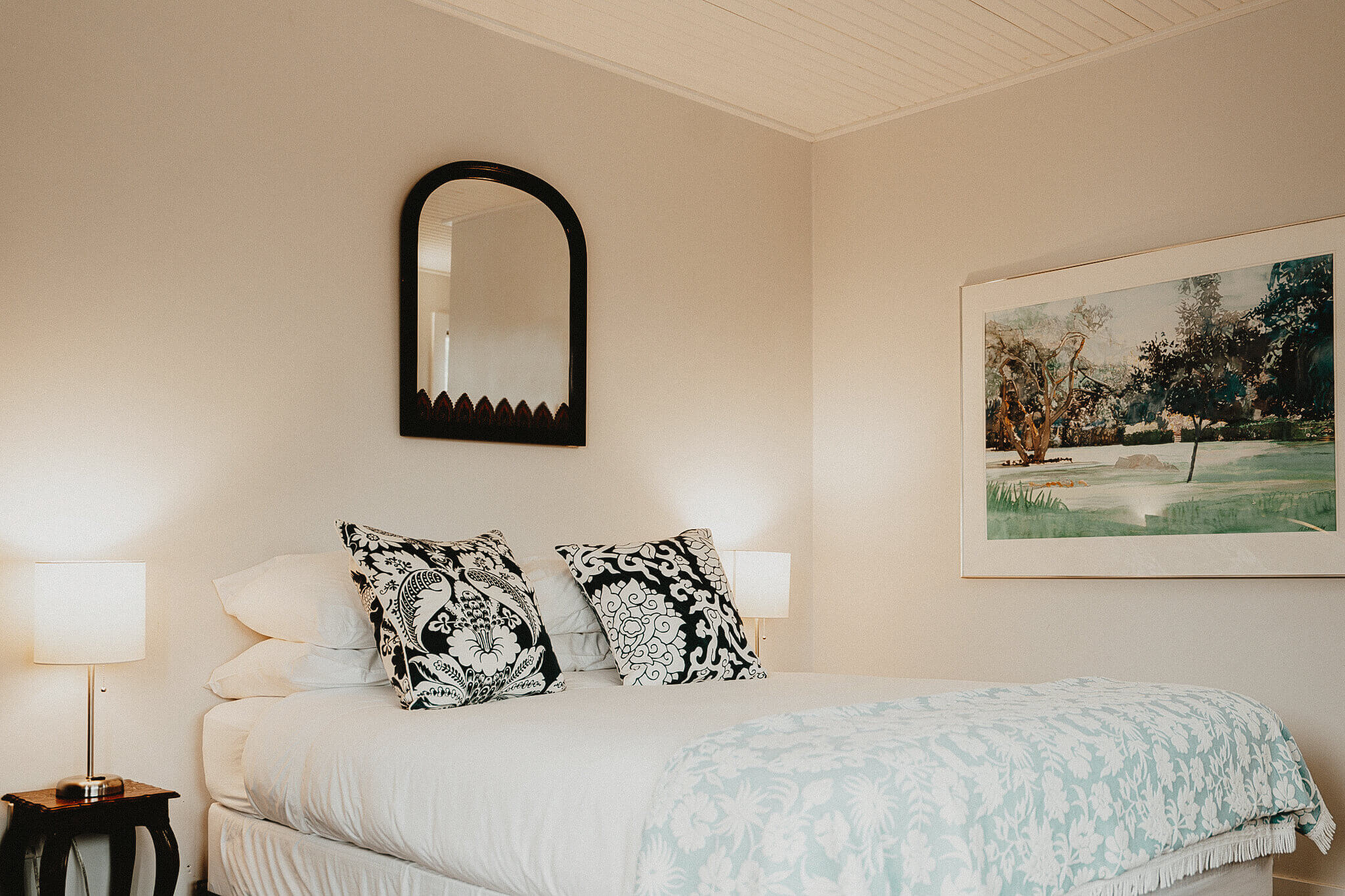 Premium Single Queen room at The Kent Motel