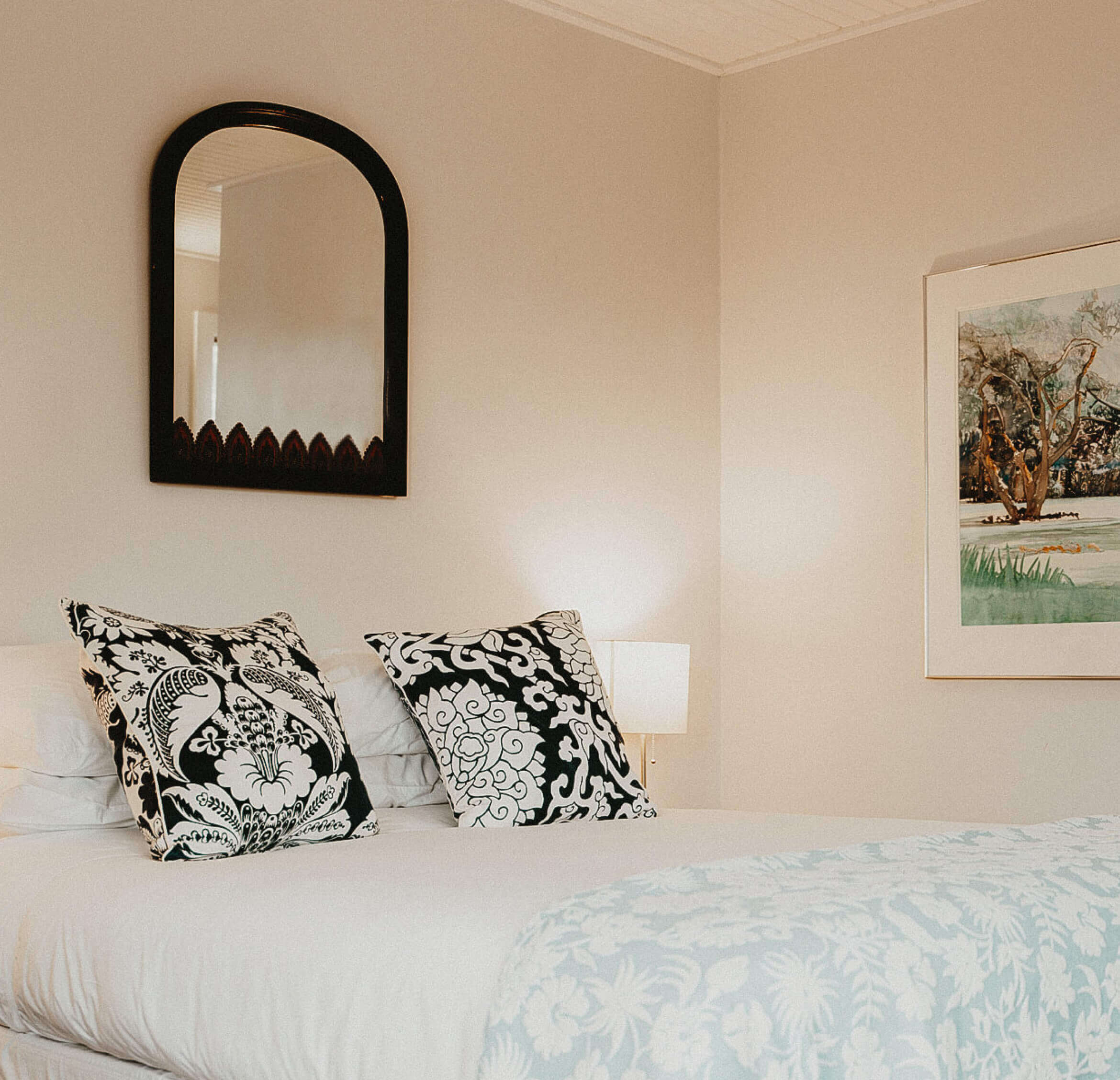 Premium Single Queen room at The Kent Motel