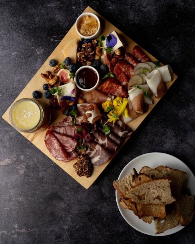 Who's joining us for the apero? 💁🏼‍♀️