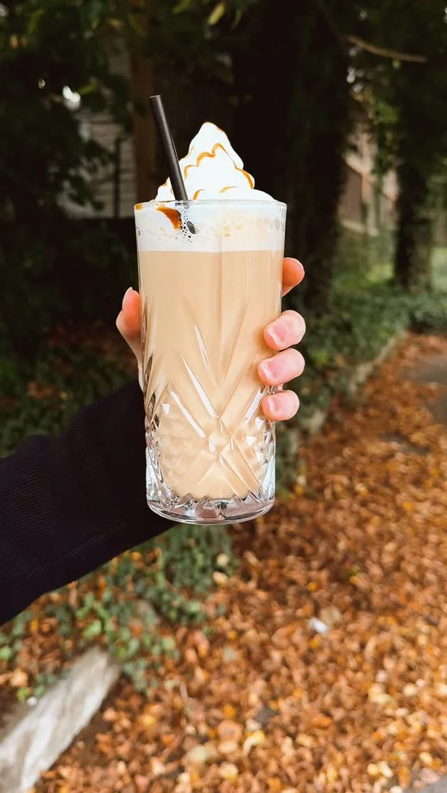 Is it really fall if you haven’t tried our pumpkin spice latte yet? ☕🍂

Not your typical #PSL, we make ours with @genuinetea organic pumpkin spice microground and homemade caramel 🧡